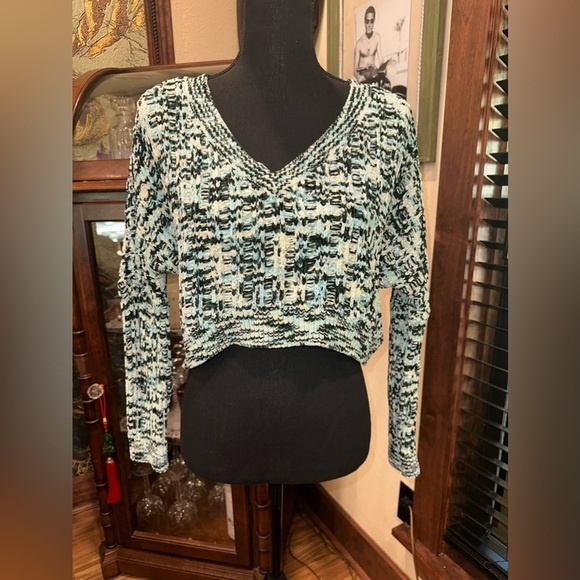 EUC EARTHBOUND CROPPED SWEATER BICOLOR SZ M - Picture 1 of 5
